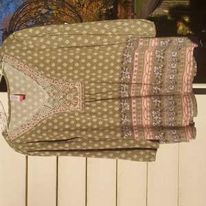 Top, No Boundaries, size XXL, Green with Pink & White